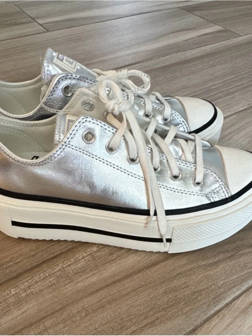 Converse Chuck Taylor All Star Low Top Lace-Up Platform Sneakers  Size 10W/8M